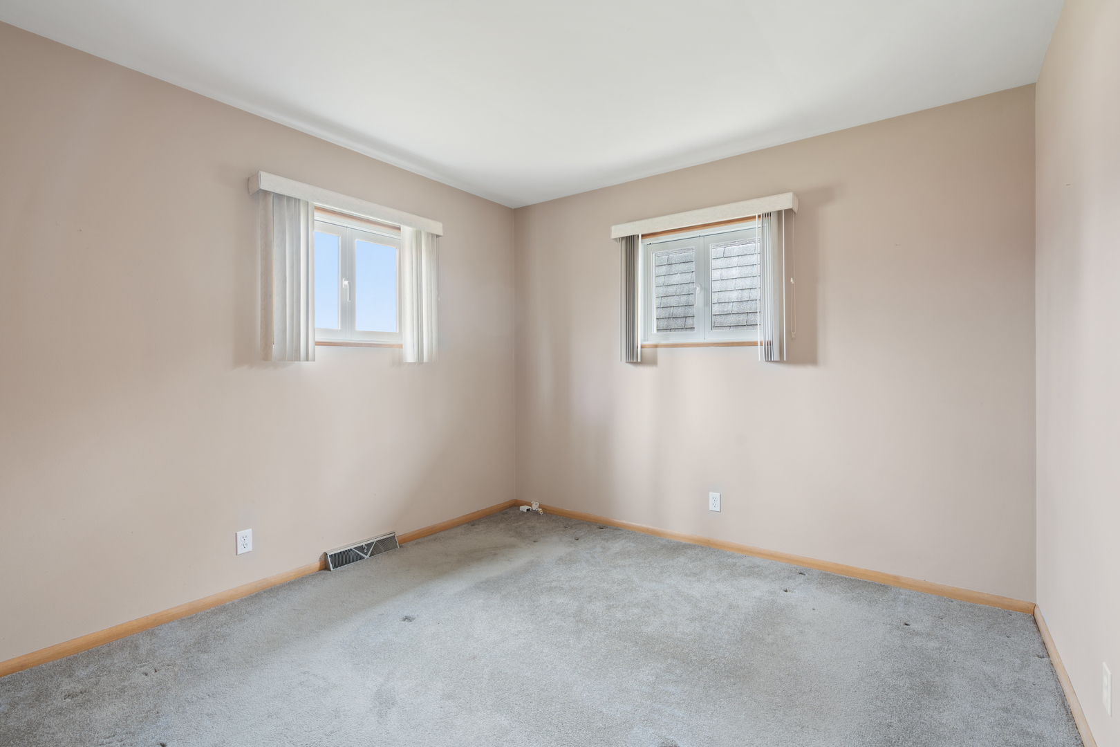 537-541 N Edgelawn Drive #541, Aurora, IL 60506