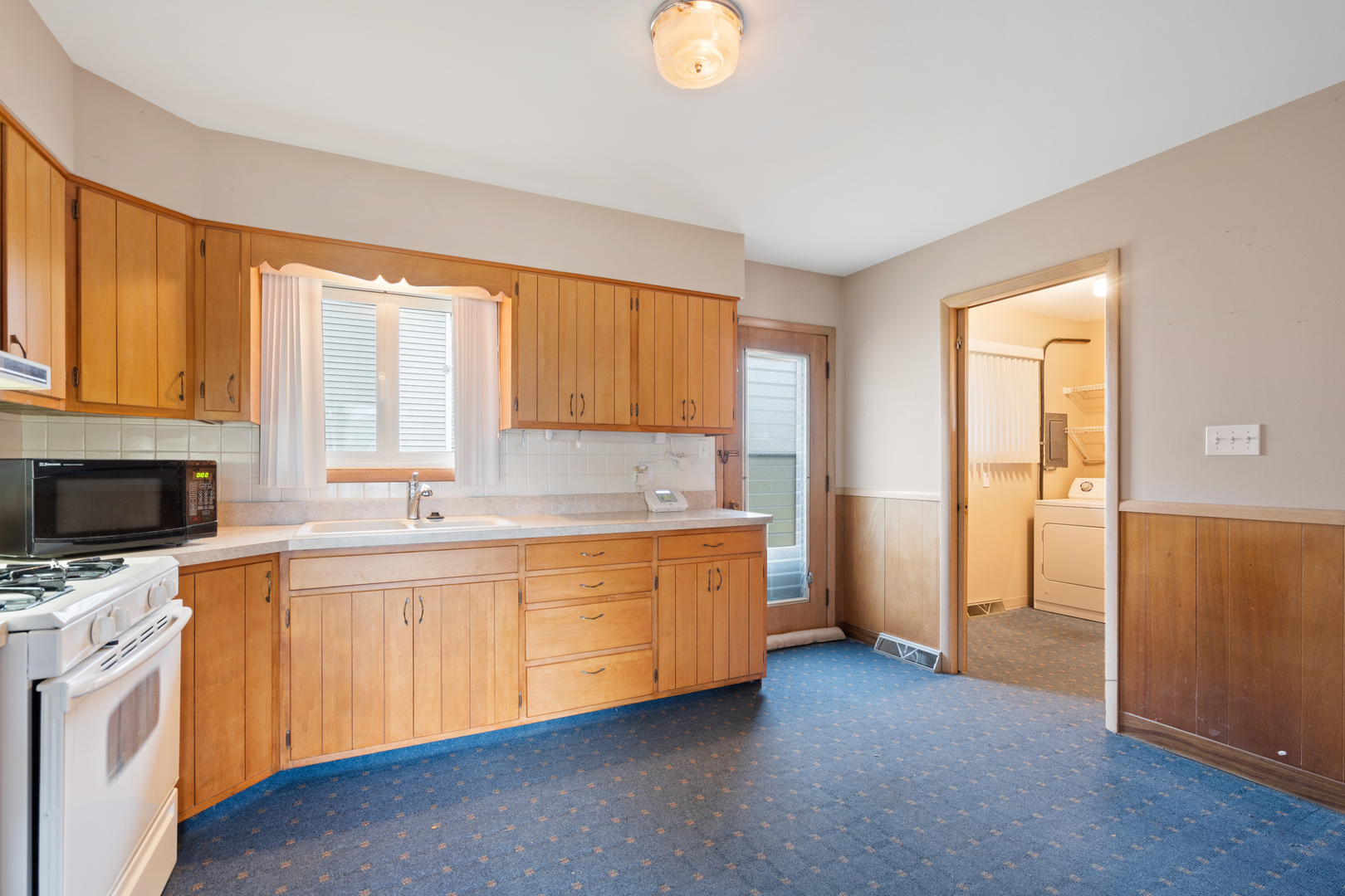 537-541 N Edgelawn Drive #541, Aurora, IL 60506