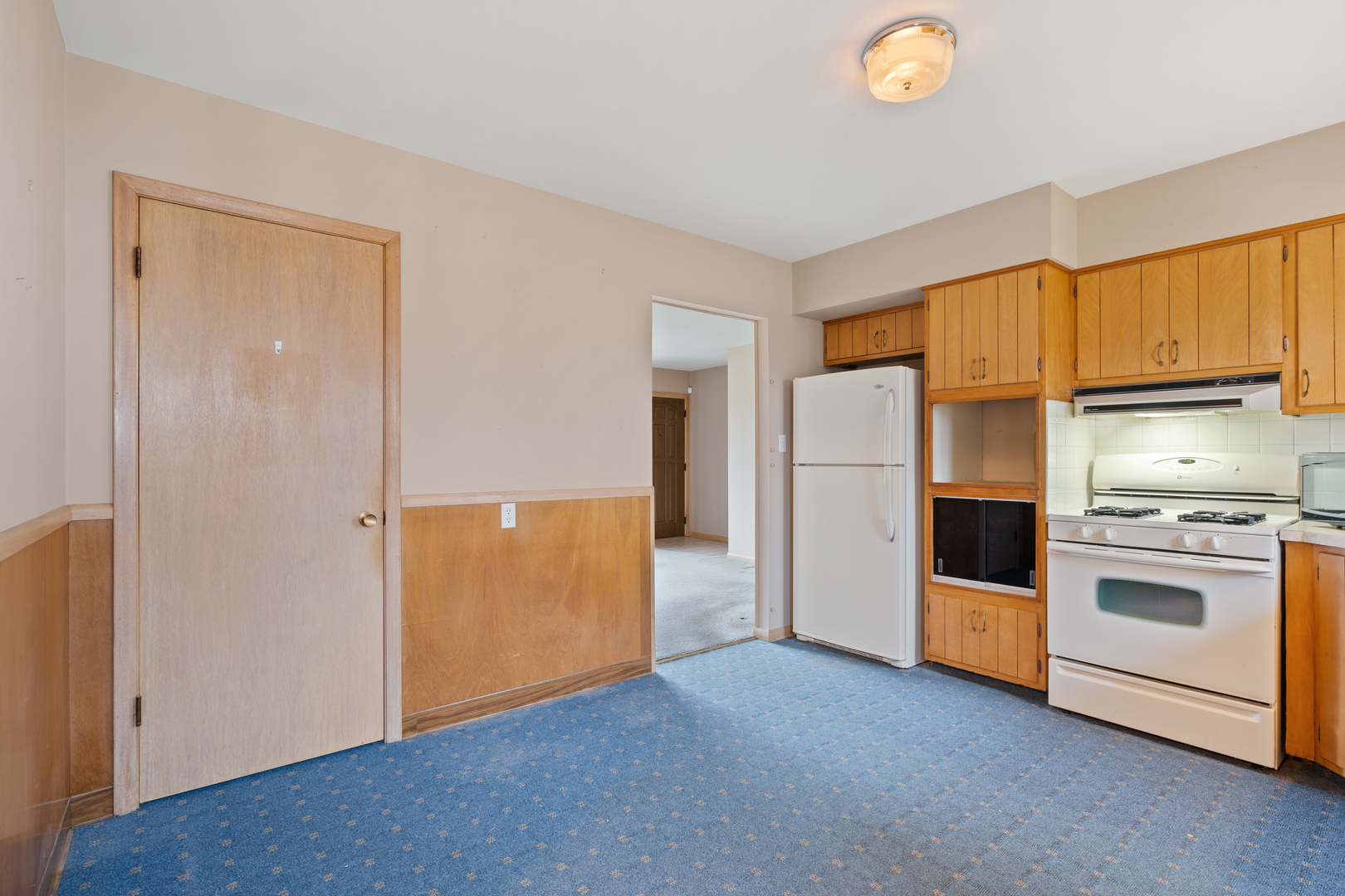 537-541 N Edgelawn Drive #541, Aurora, IL 60506