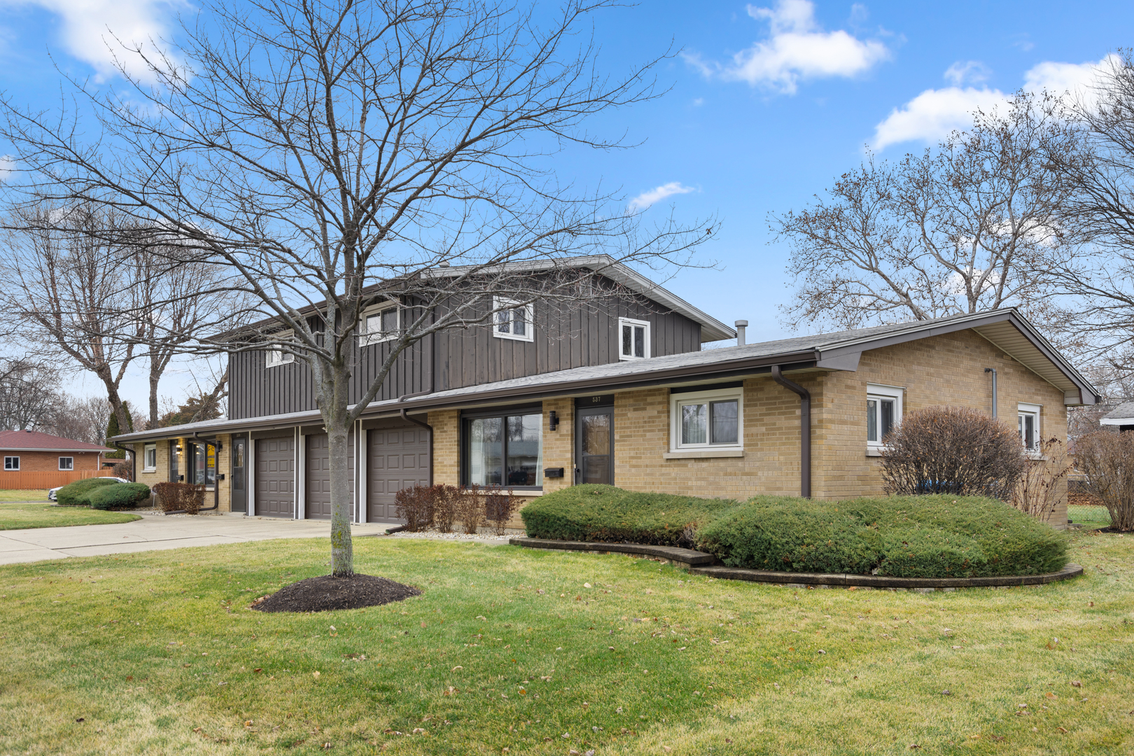 537-541 N Edgelawn Drive #541, Aurora, IL 60506