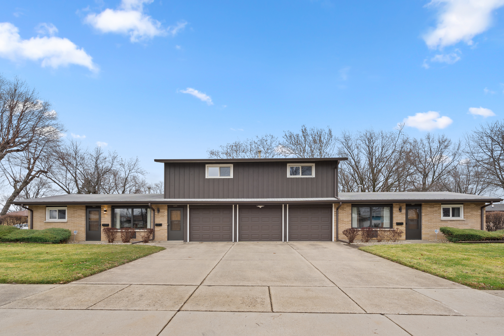 537-541 N Edgelawn Drive #541, Aurora, IL 60506