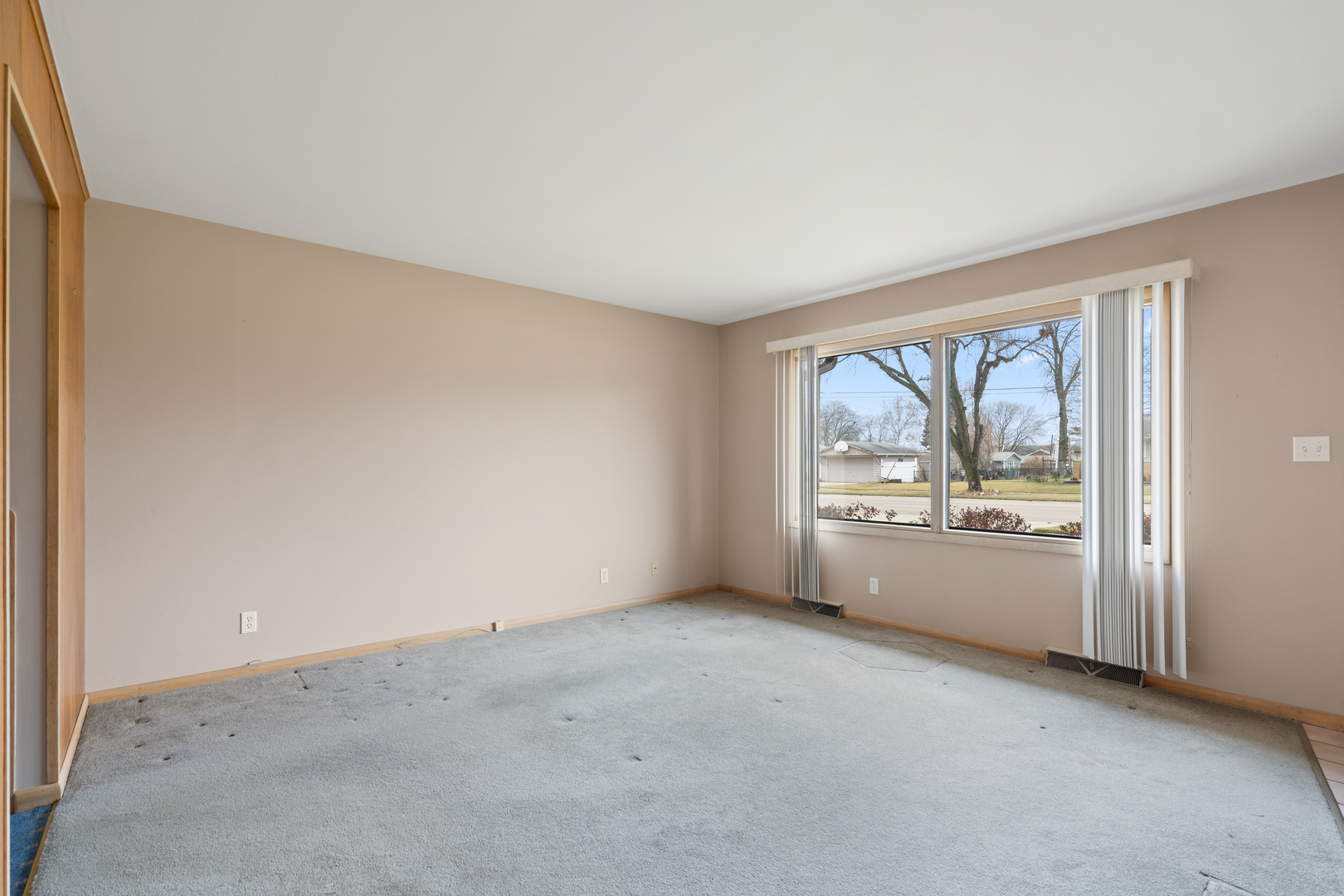 537-541 N Edgelawn Drive #541, Aurora, IL 60506