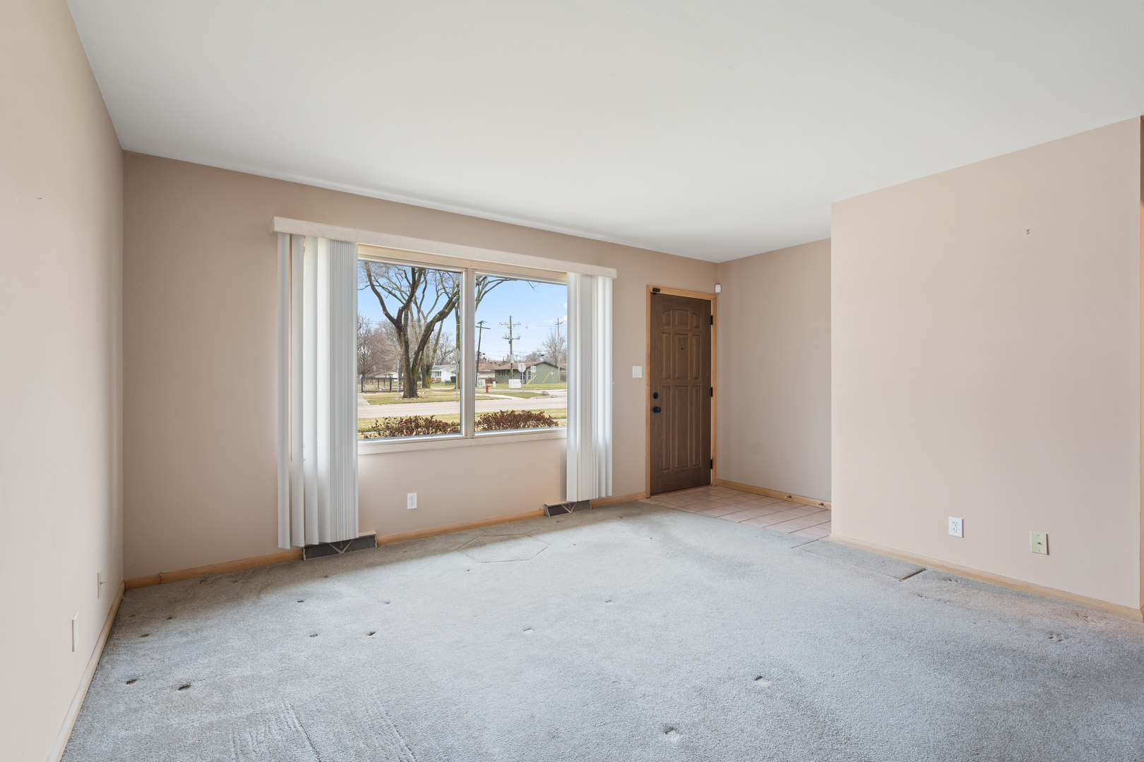 537-541 N Edgelawn Drive #541, Aurora, IL 60506