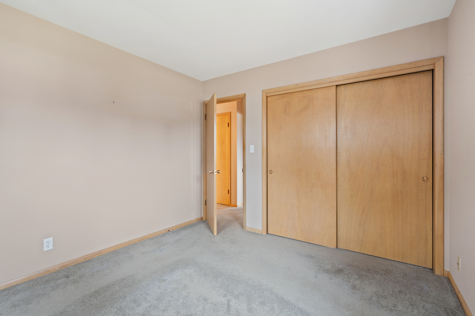 537-541 N Edgelawn Drive #541, Aurora, IL 60506
