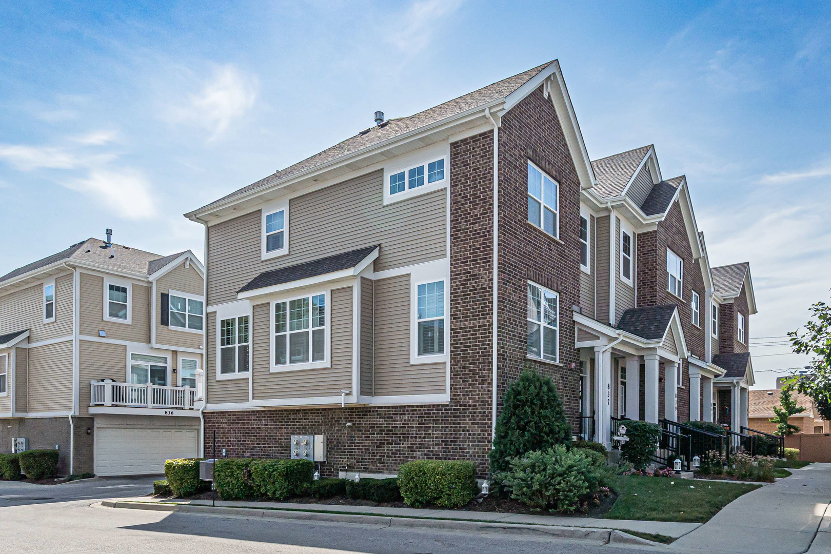 843 Lexington Circle #E, Des Plaines, IL 60016