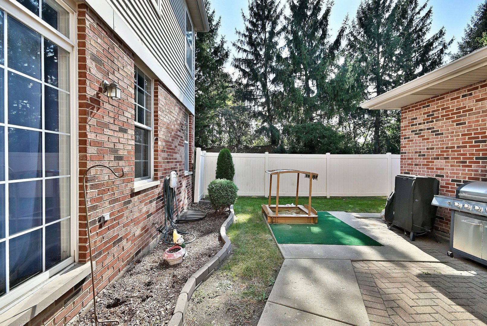 6669 Pine Lake Drive, Tinley Park, IL 60477