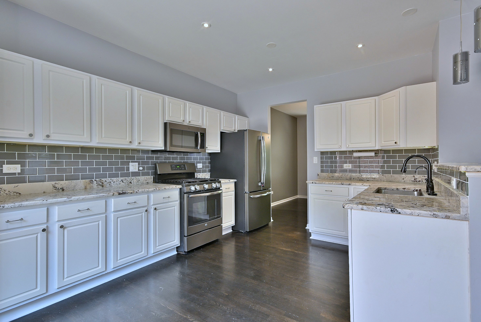 6669 Pine Lake Drive, Tinley Park, IL 60477