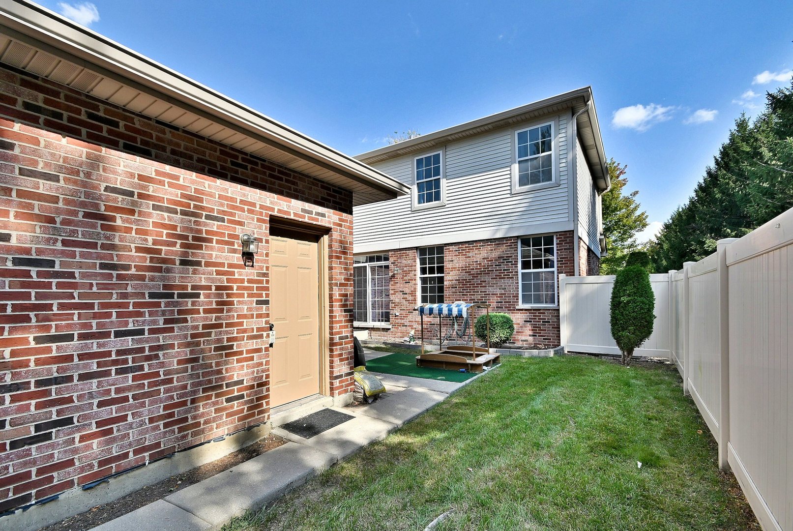 6669 Pine Lake Drive, Tinley Park, IL 60477