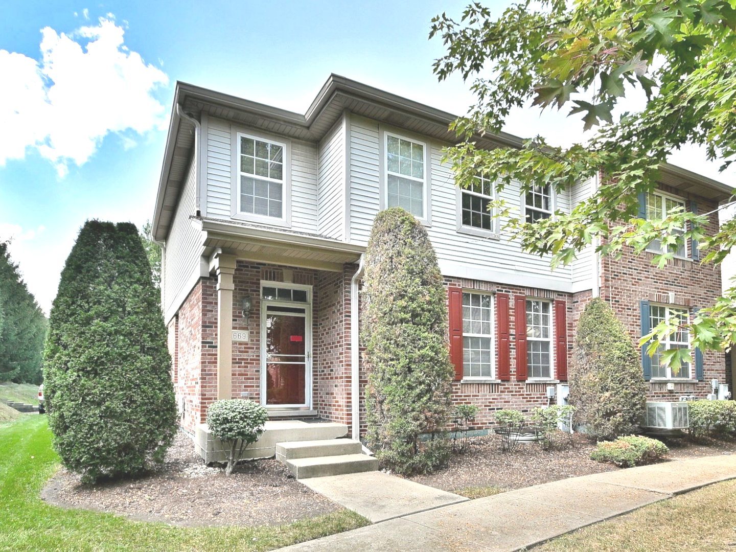 6669 Pine Lake Drive, Tinley Park, IL 60477