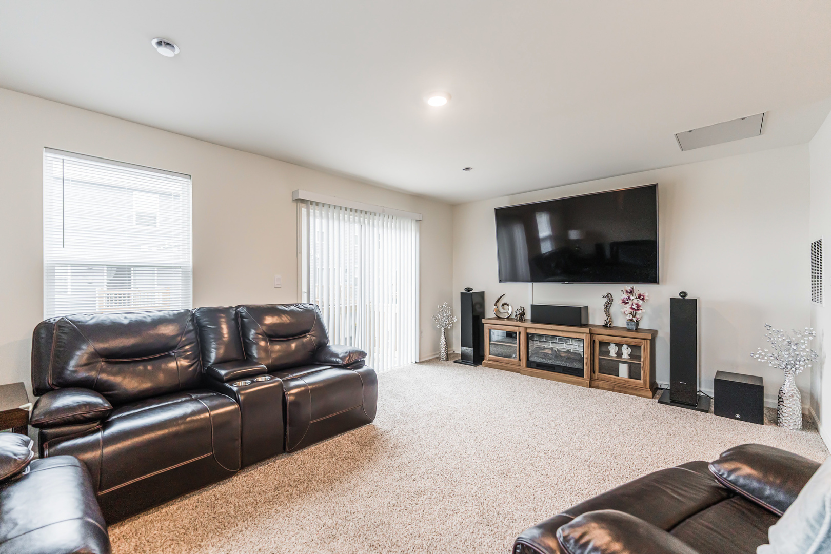 1053 Briar Glen Court, Hampshire, IL 60140