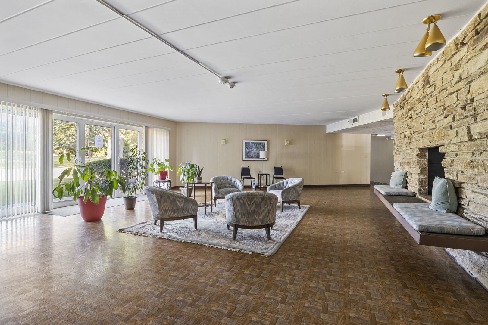 5540 Walnut Avenue #4A, Downers Grove, IL 60515