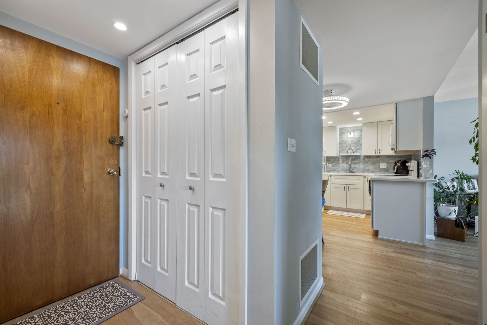 5540 Walnut Avenue #4A, Downers Grove, IL 60515