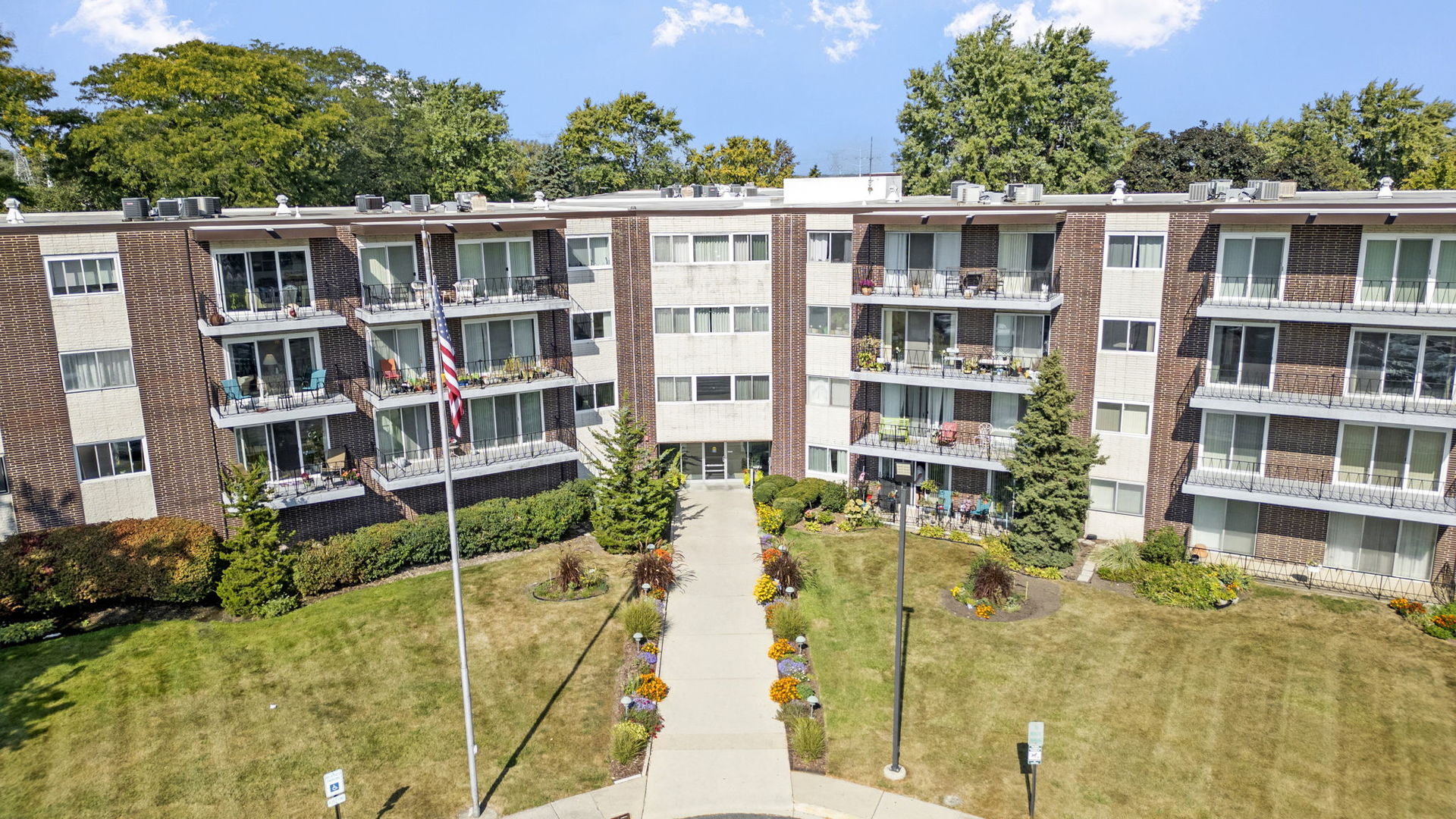 5540 Walnut Avenue #4A, Downers Grove, IL 60515