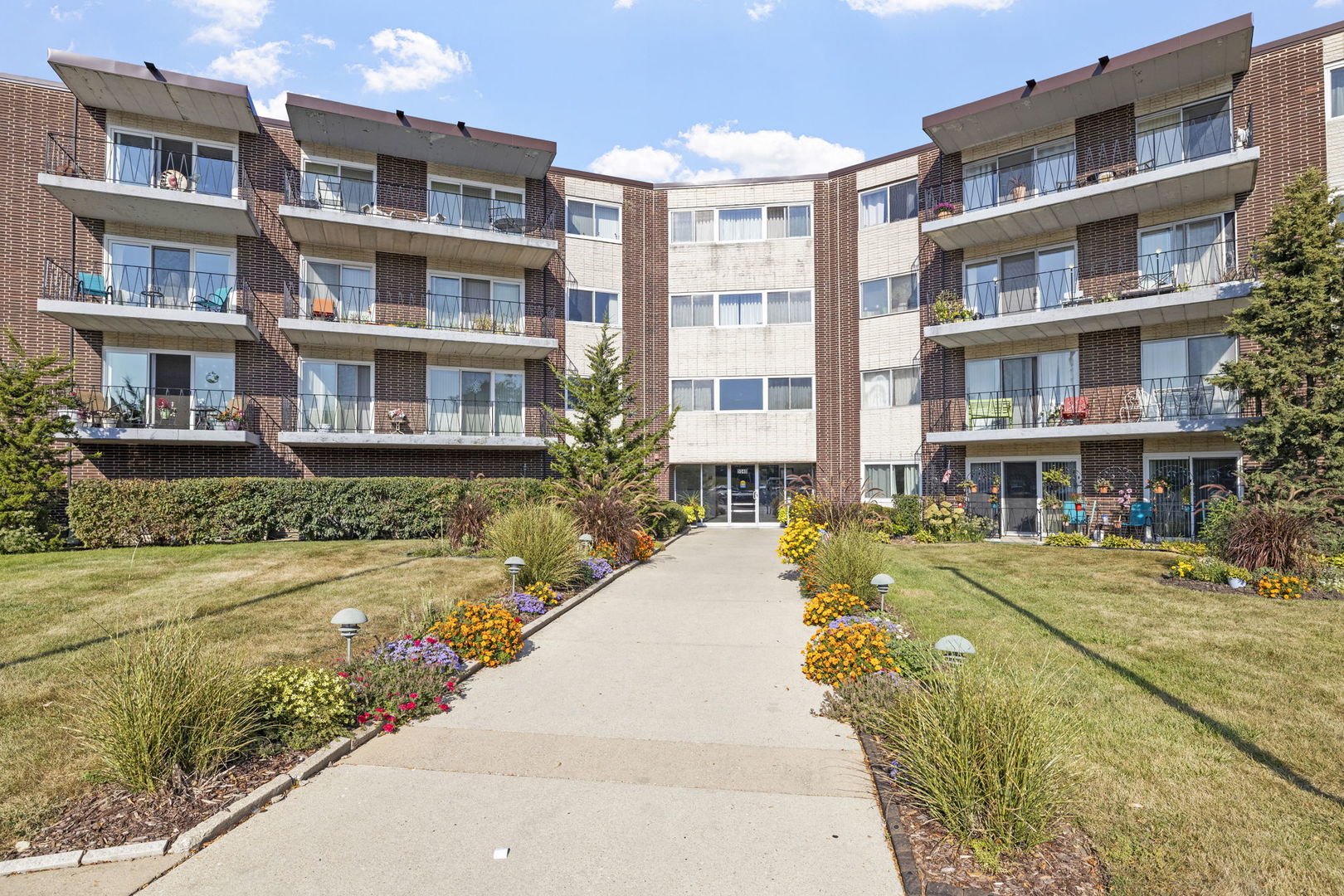 5540 Walnut Avenue #4A, Downers Grove, IL 60515