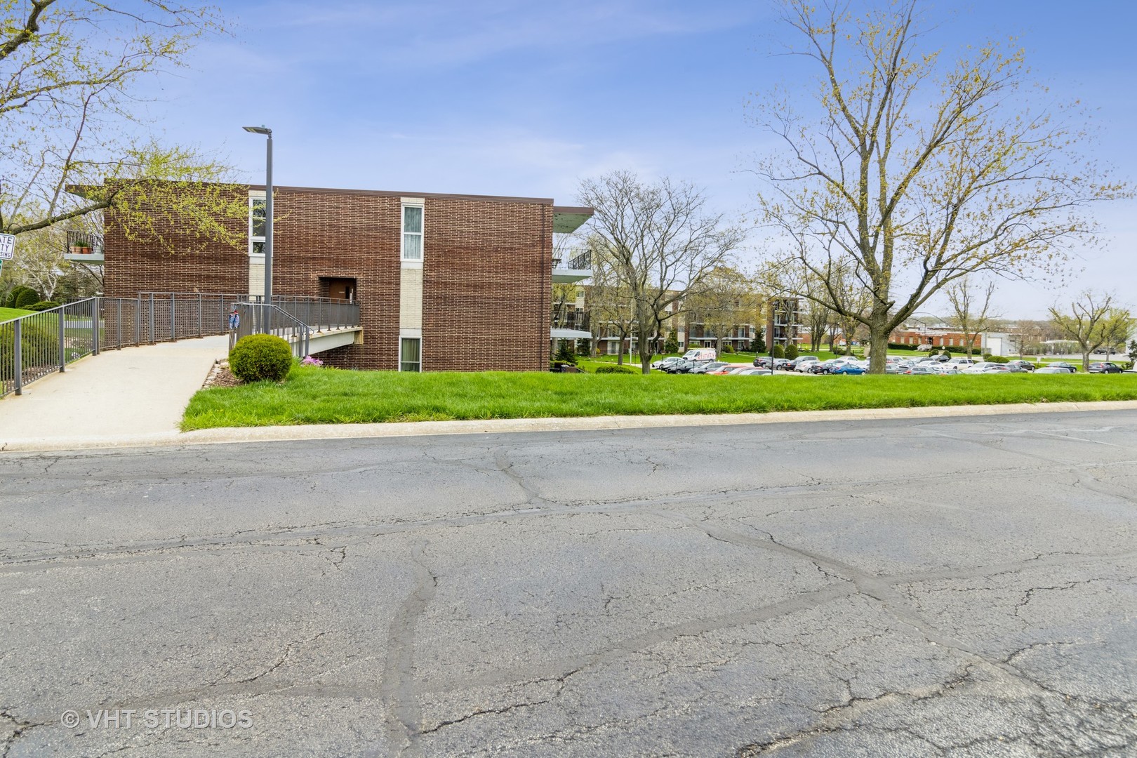 5540 Walnut Avenue #4A, Downers Grove, IL 60515