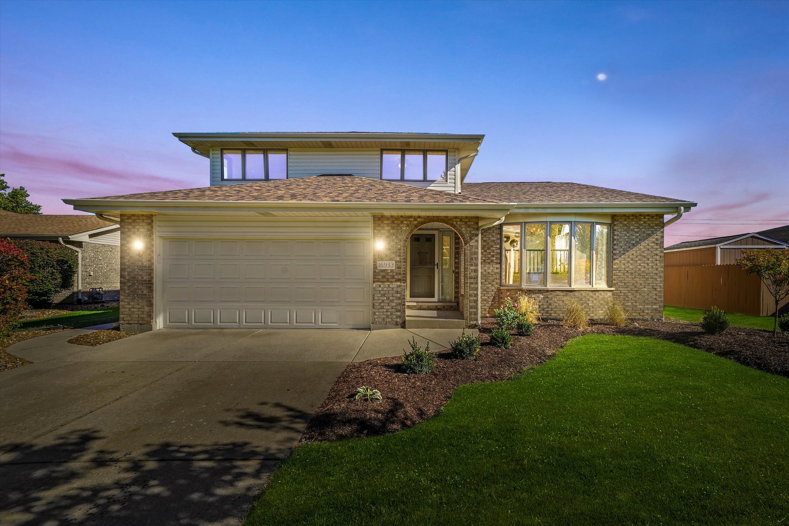 16933 RICHARDS Drive, Tinley Park, IL 60477