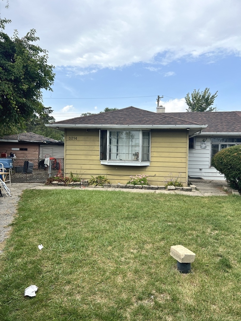 3214 W Lydia Avenue, Robbins, IL 60472