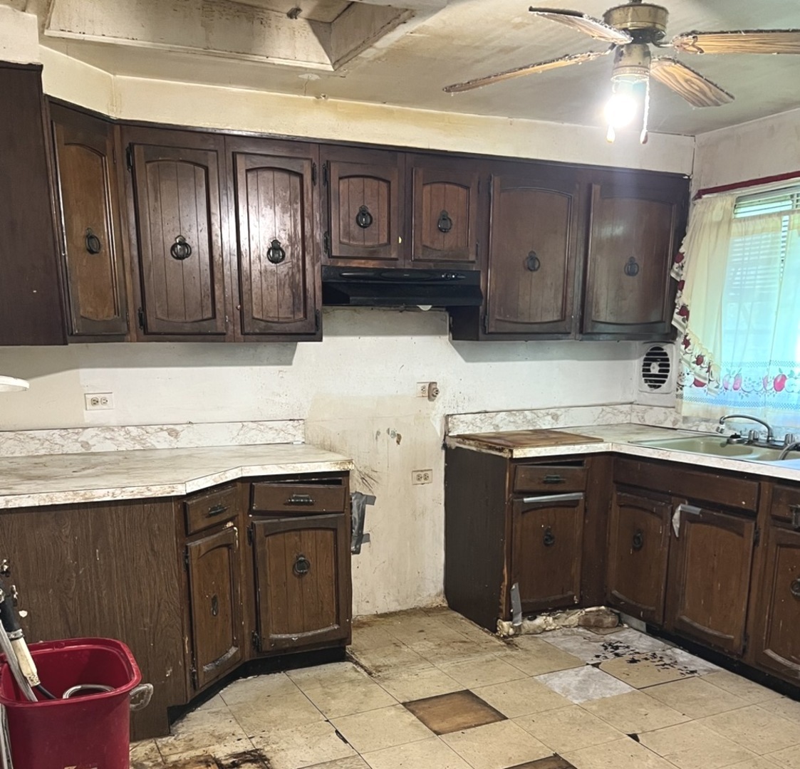 3214 W Lydia Avenue, Robbins, IL 60472