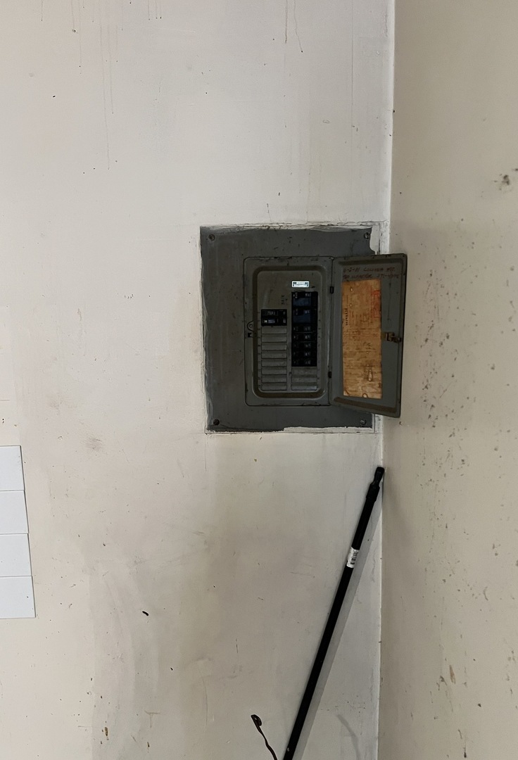 3214 W Lydia Avenue, Robbins, IL 60472