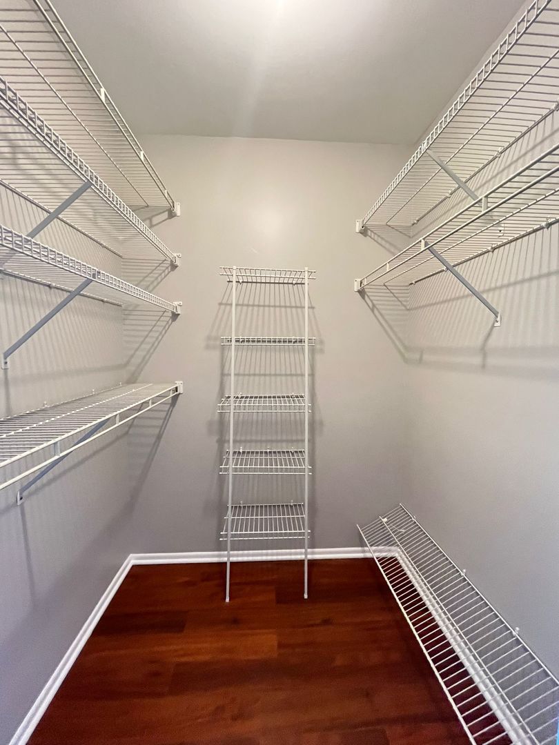 150 White Branch Court, Schaumburg, IL 60194