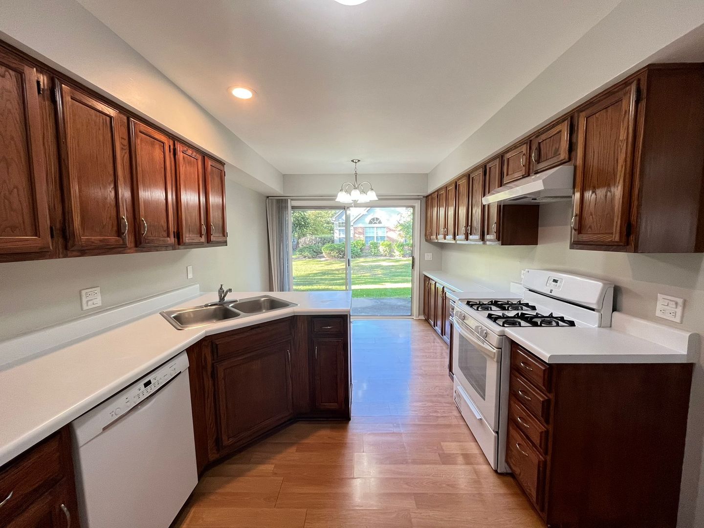 150 White Branch Court, Schaumburg, IL 60194