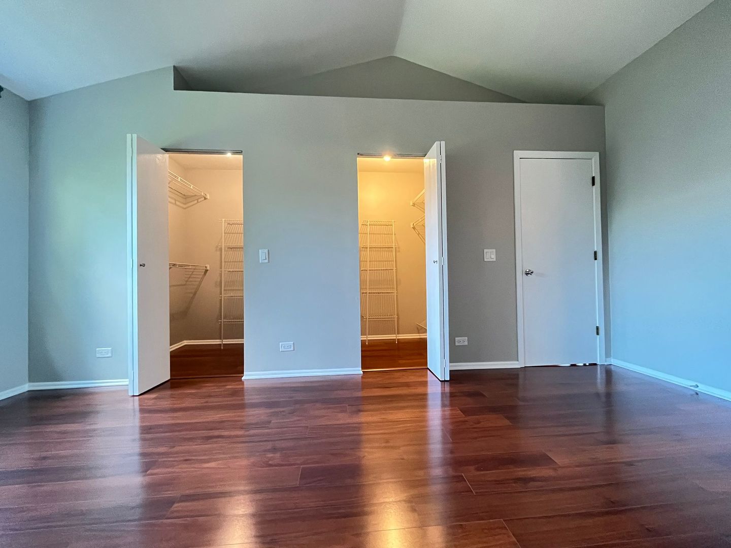 150 White Branch Court, Schaumburg, IL 60194