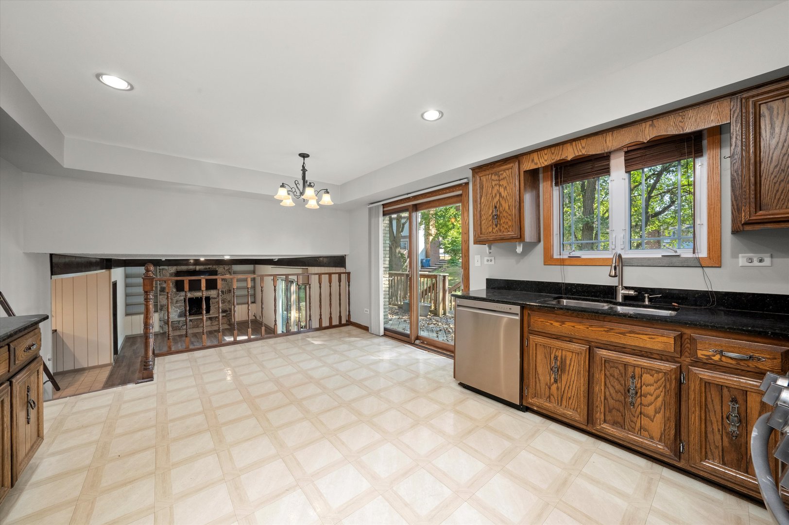 9047 W Oak Crest Court, Palos Hills, IL 60465