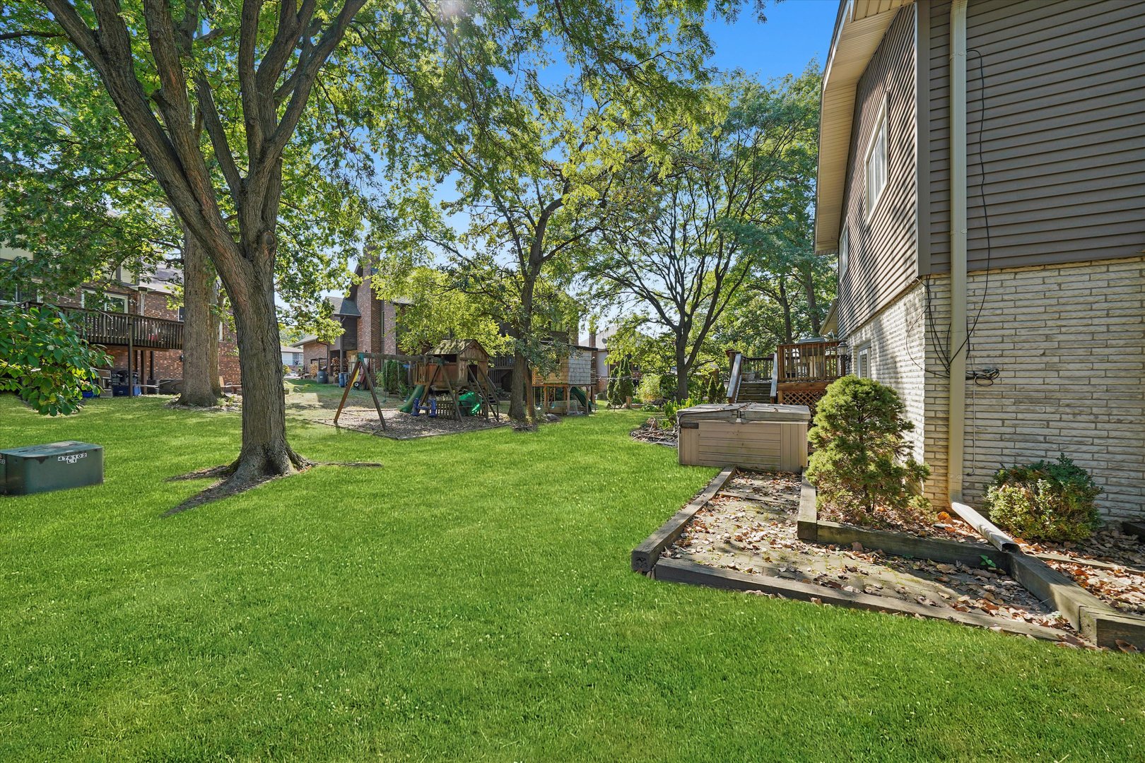 9047 W Oak Crest Court, Palos Hills, IL 60465