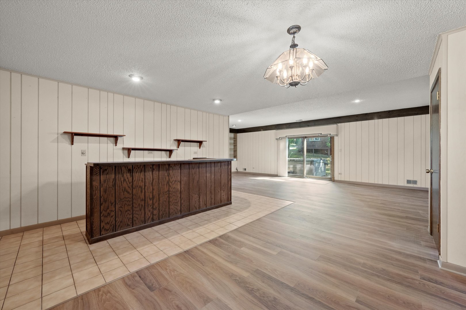 9047 W Oak Crest Court, Palos Hills, IL 60465