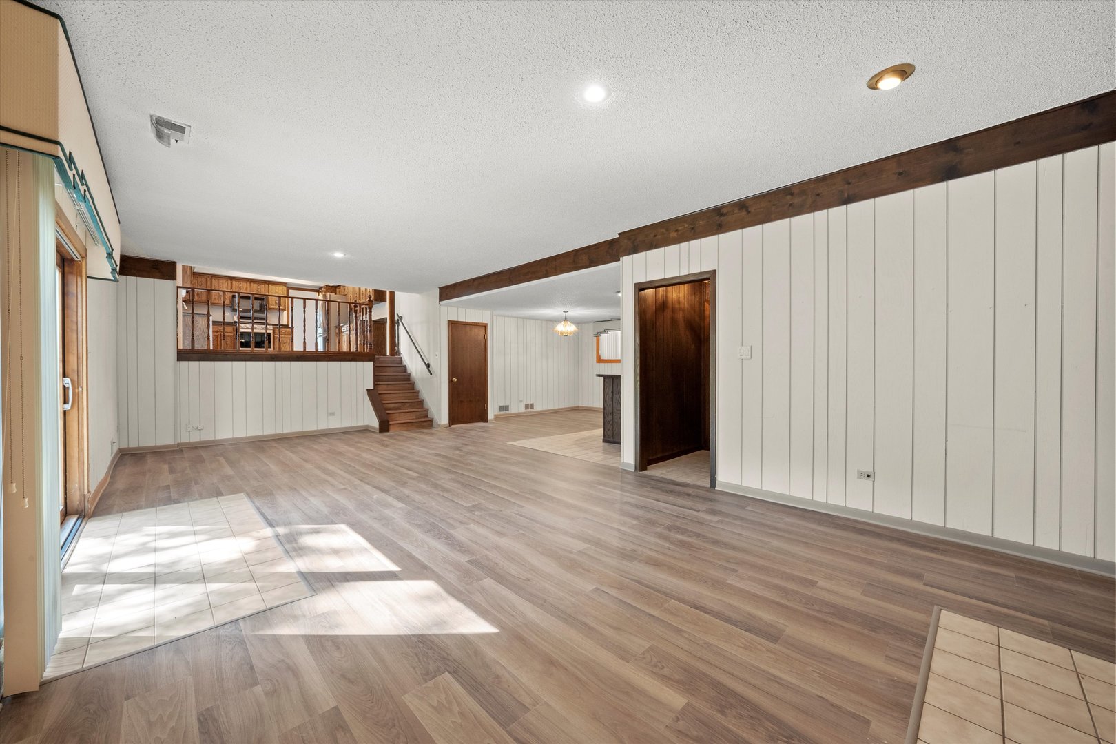 9047 W Oak Crest Court, Palos Hills, IL 60465