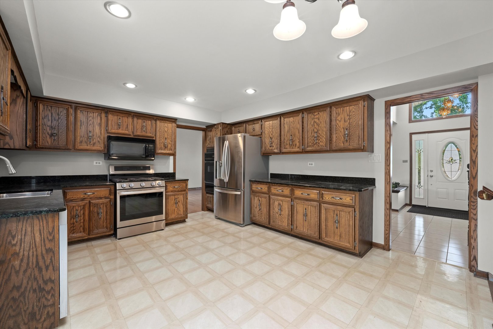 9047 W Oak Crest Court, Palos Hills, IL 60465