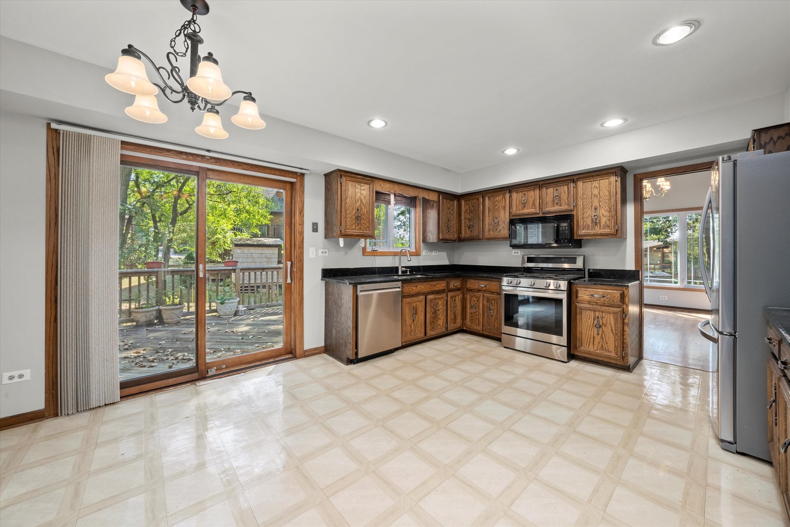 9047 W Oak Crest Court, Palos Hills, IL 60465