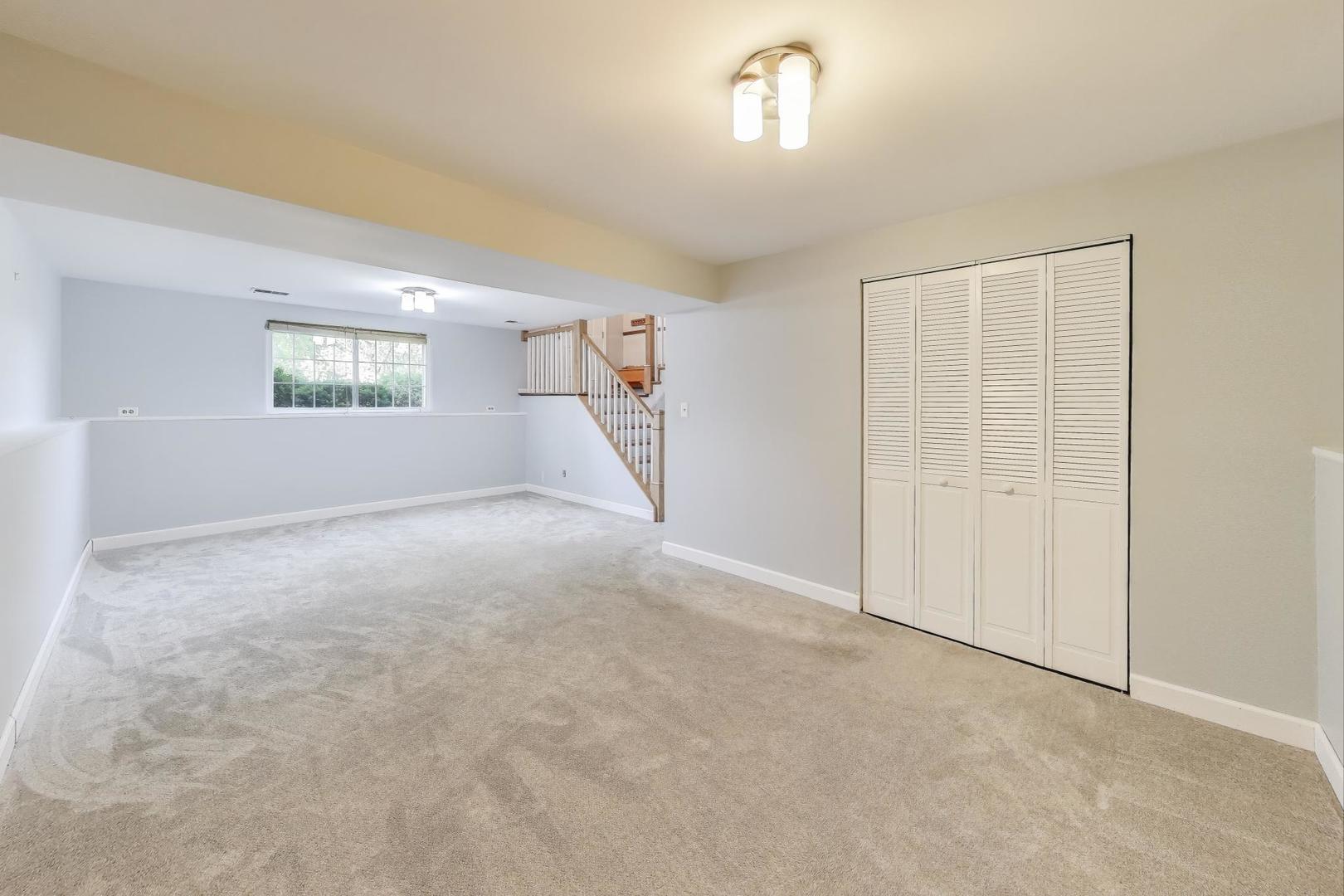 613 Autumn Drive, Roselle, IL 60172