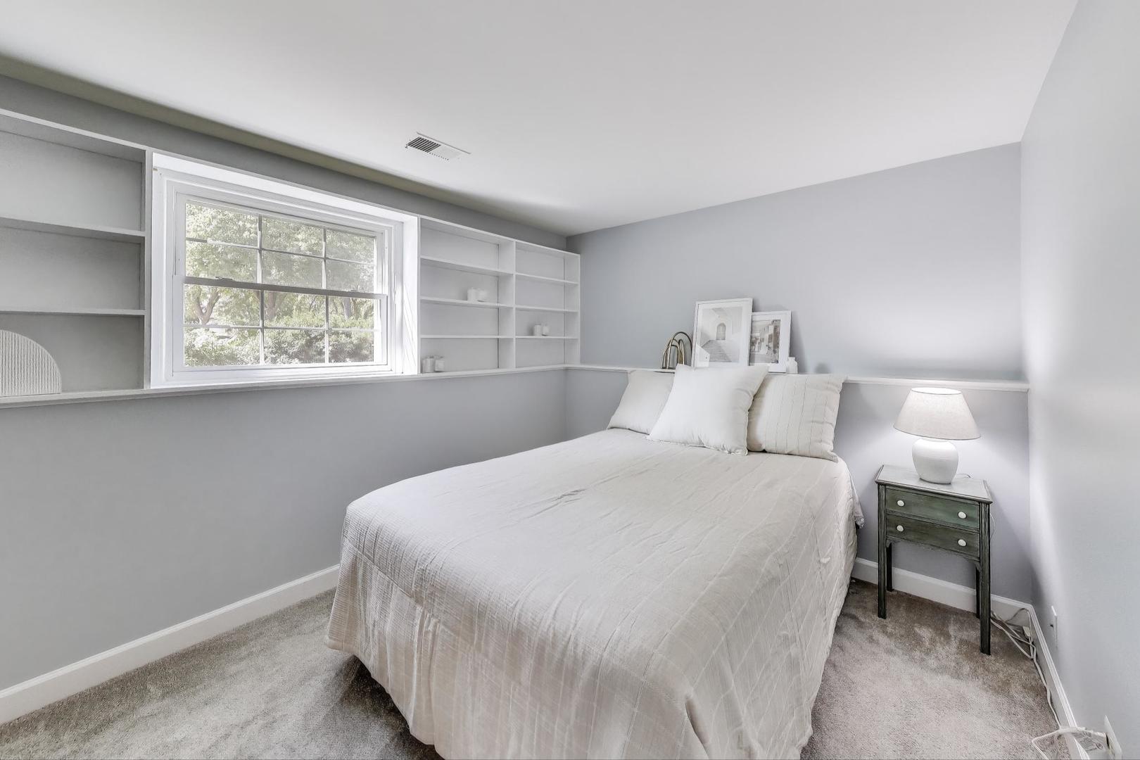 613 Autumn Drive, Roselle, IL 60172