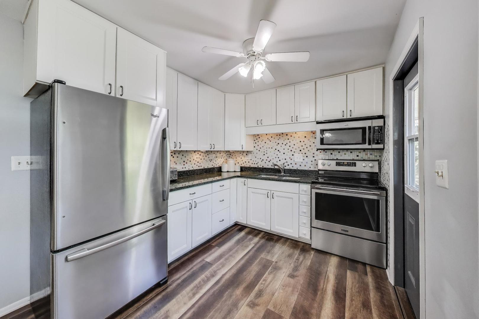 613 Autumn Drive, Roselle, IL 60172