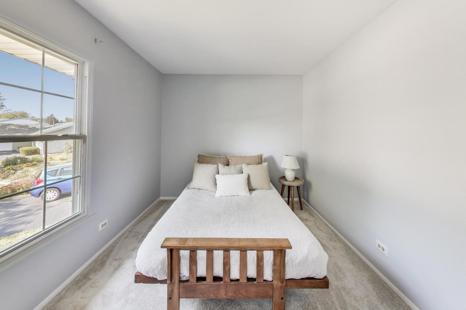 613 Autumn Drive, Roselle, IL 60172