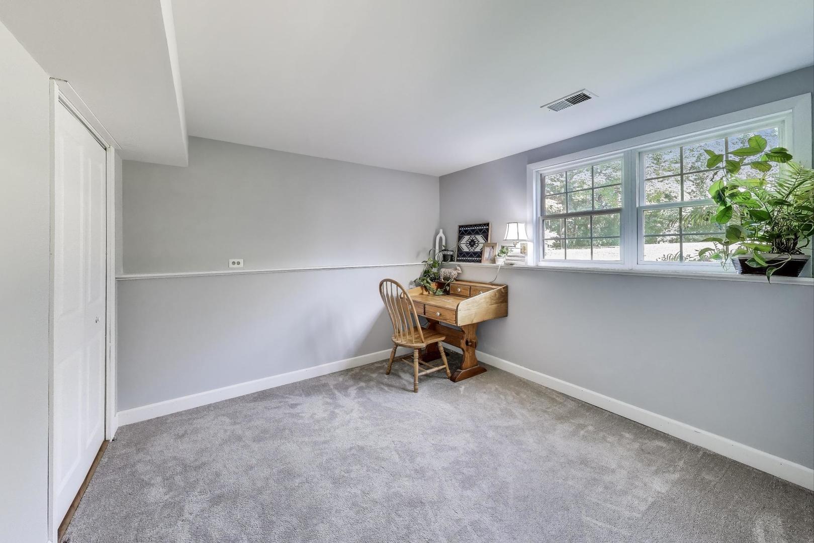 613 Autumn Drive, Roselle, IL 60172