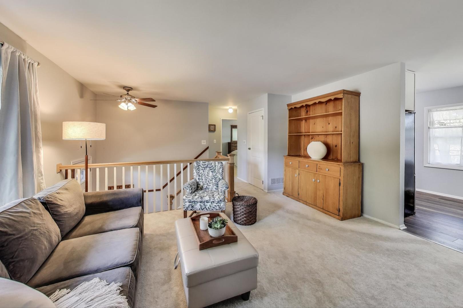 613 Autumn Drive, Roselle, IL 60172