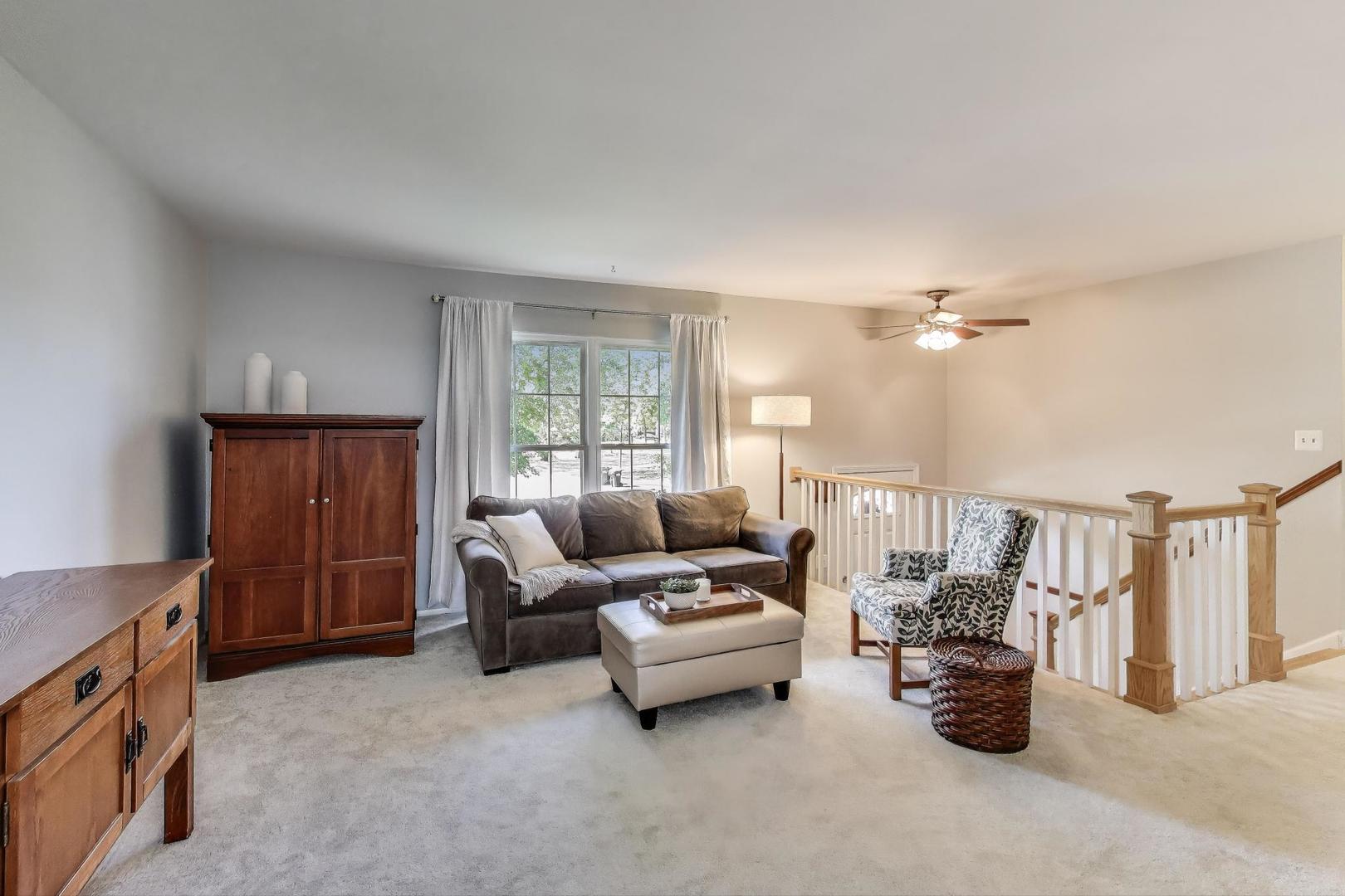 613 Autumn Drive, Roselle, IL 60172