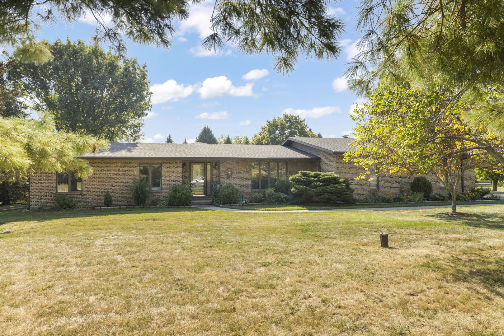 1785 Hilltop Road, Elgin, IL 60120