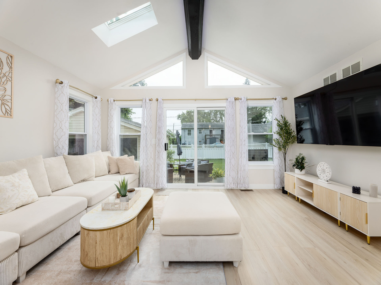 1649 Park Avenue, Hanover Park, IL 60133