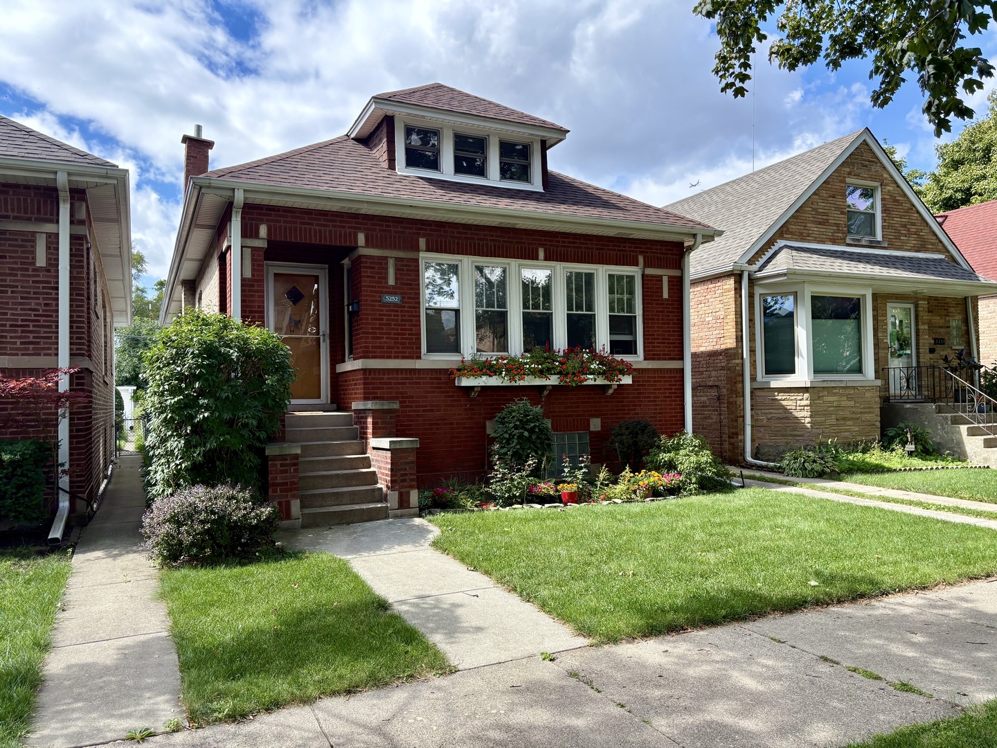 5252 N Leamington Avenue, Chicago, IL 60630