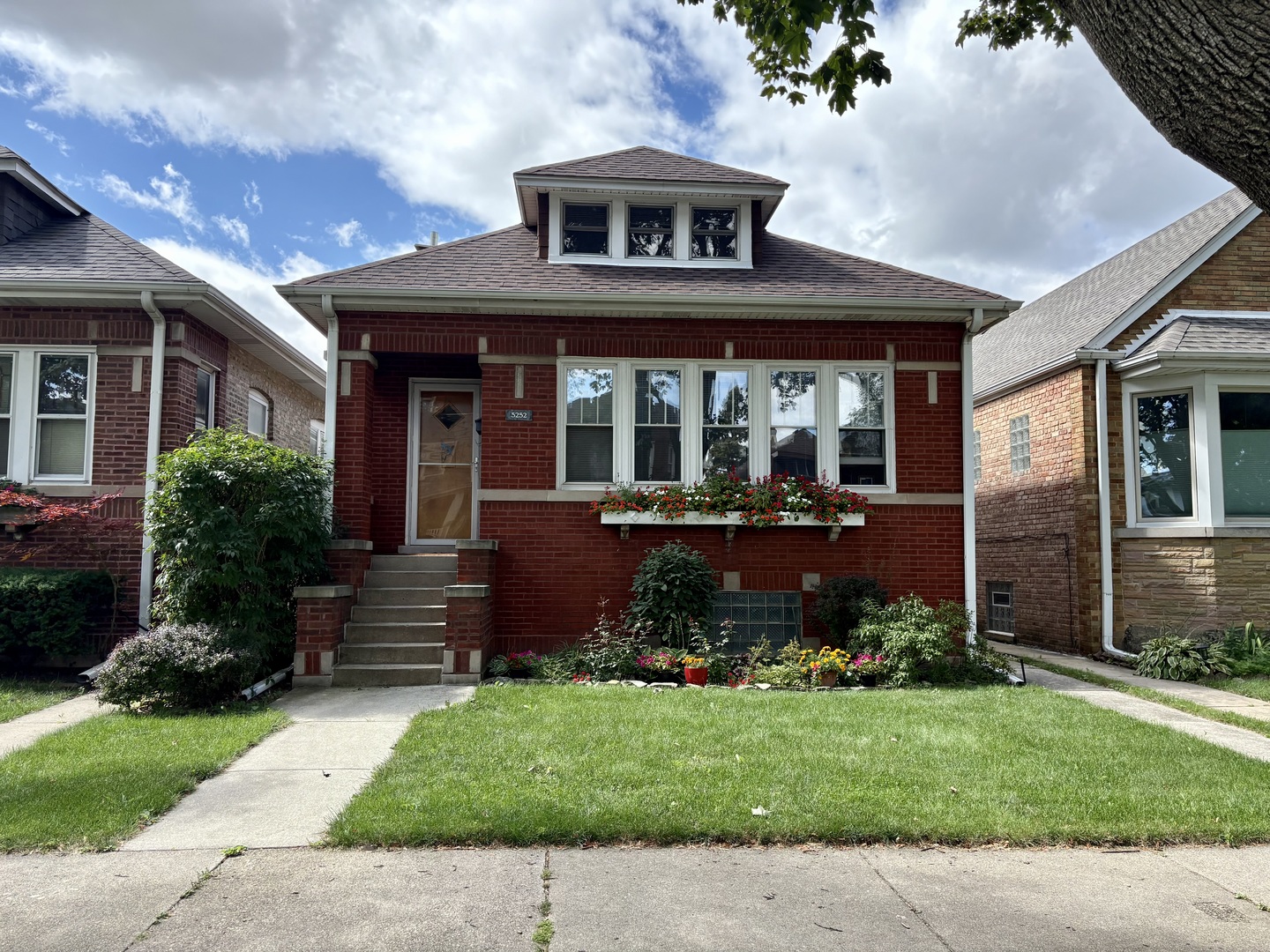 5252 N Leamington Avenue, Chicago, IL 60630