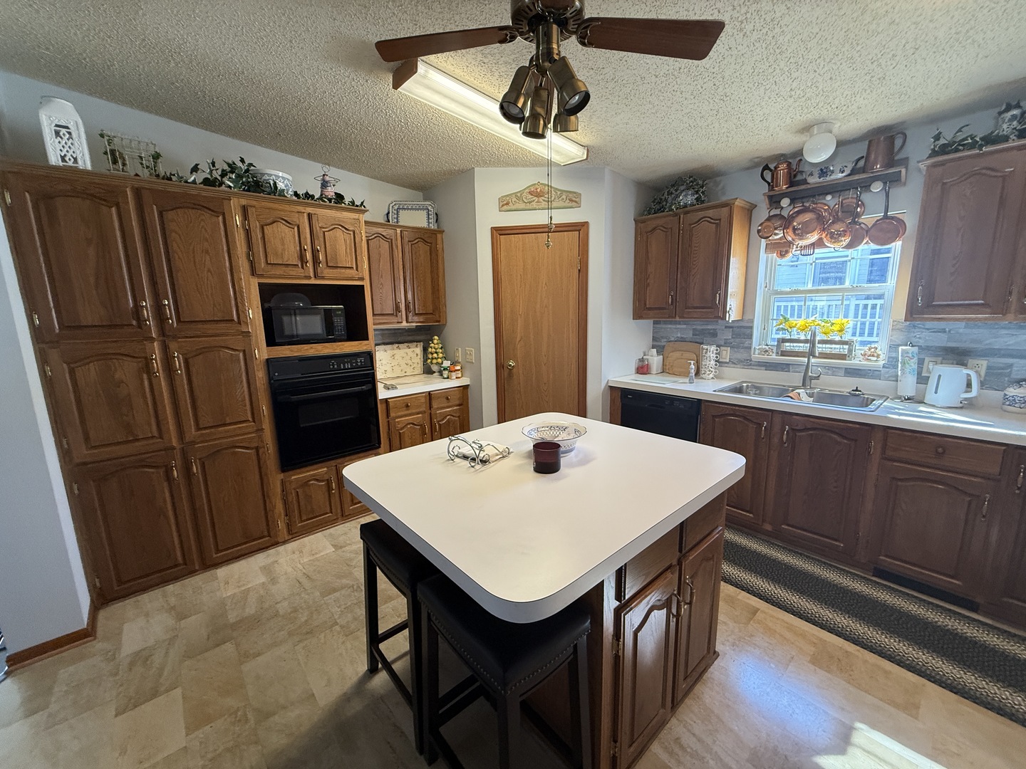 22948 S Pine Valley Drive, Frankfort, IL 60423