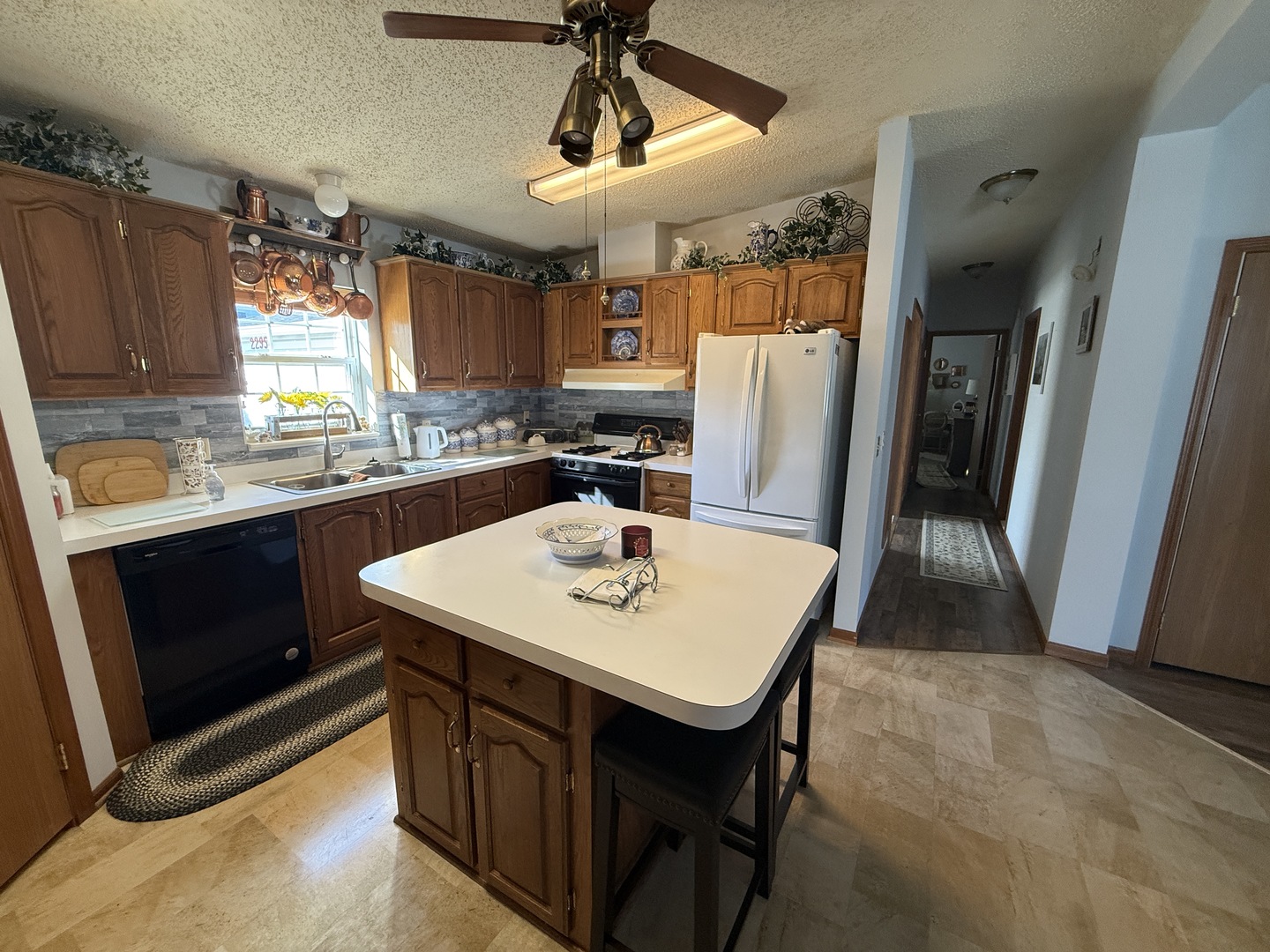 22948 S Pine Valley Drive, Frankfort, IL 60423