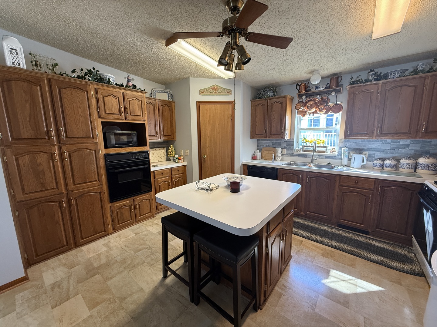 22948 S Pine Valley Drive, Frankfort, IL 60423