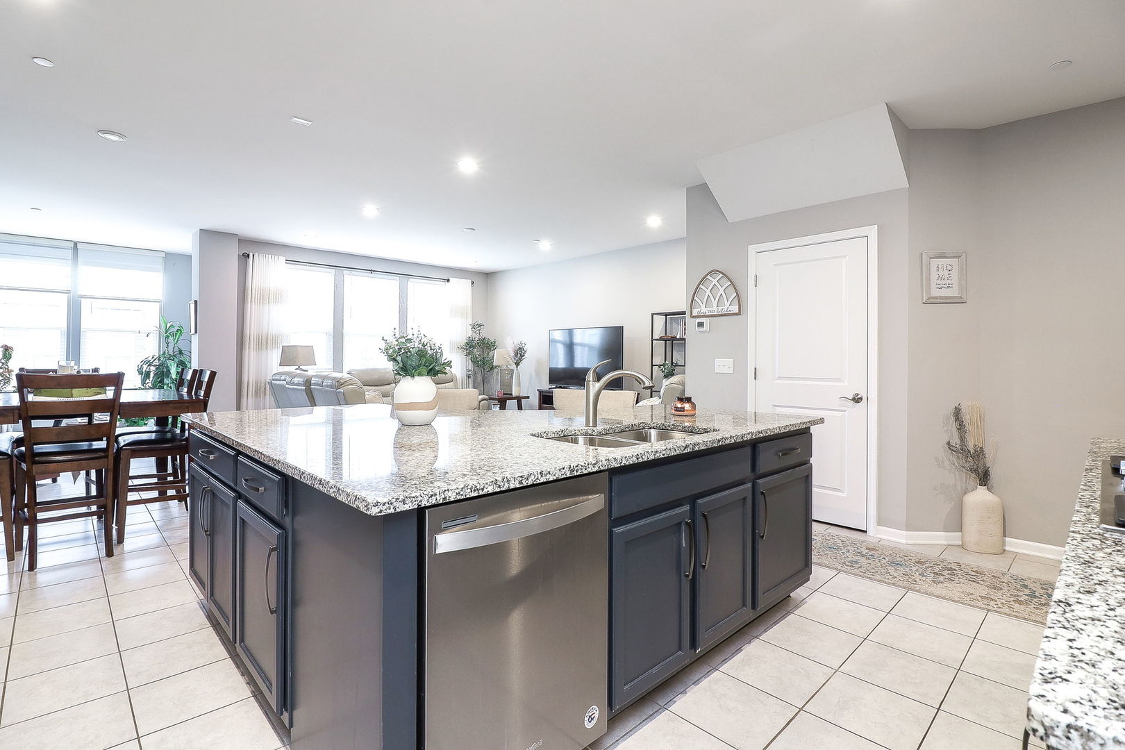 169 Waverly Court, Bloomingdale, IL 60108