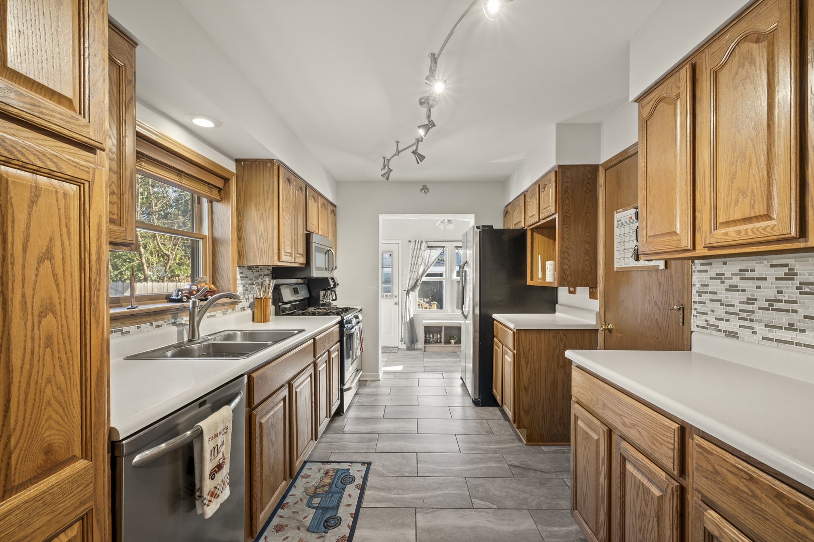 3223 W 98th Street, Evergreen Park, IL 60805