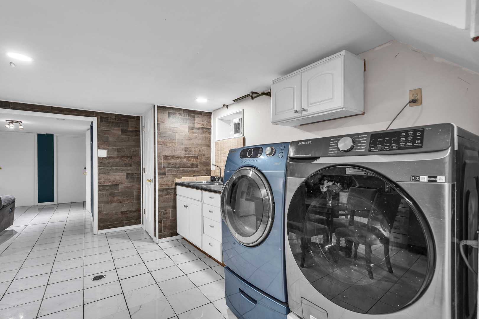 5836 W Diversey Avenue, Chicago, IL 60639