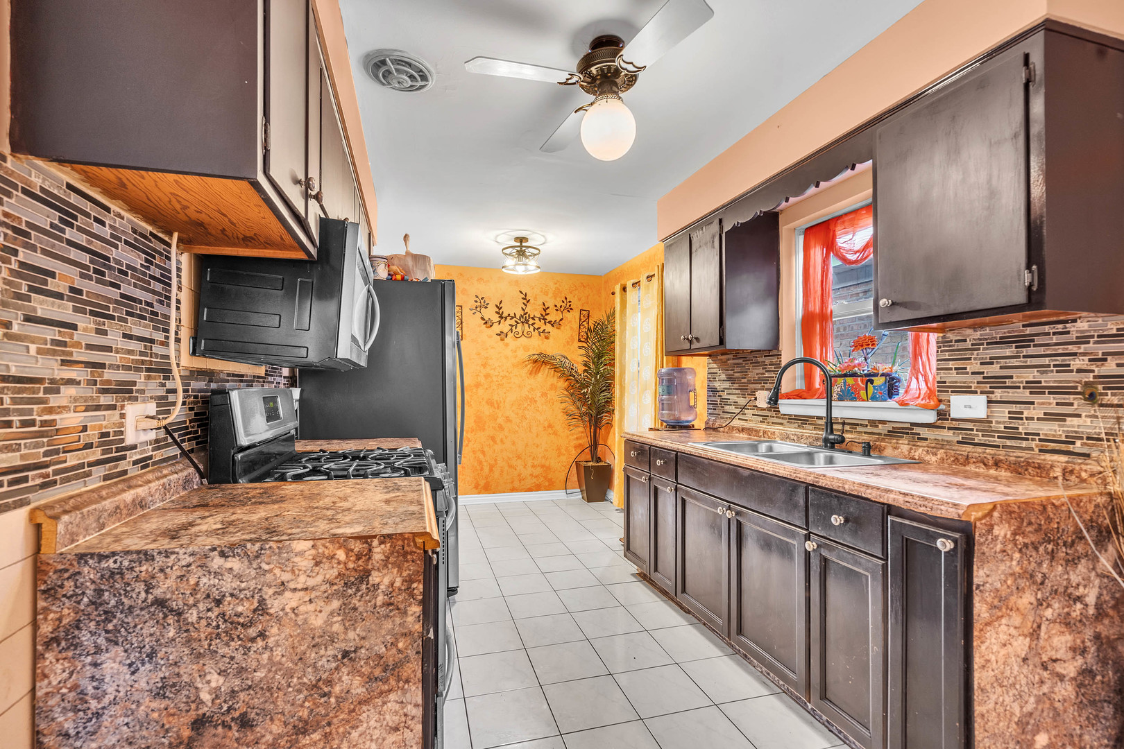 5836 W Diversey Avenue, Chicago, IL 60639